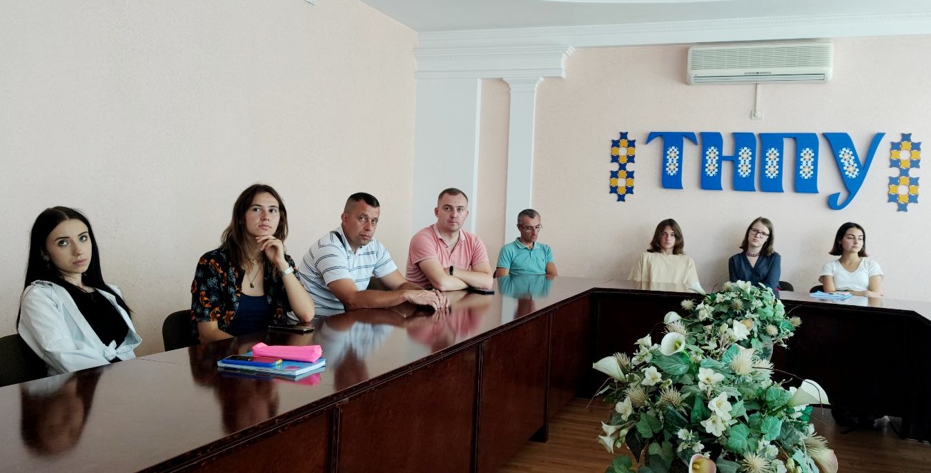 Здобувачі-аналітики на зустрічі